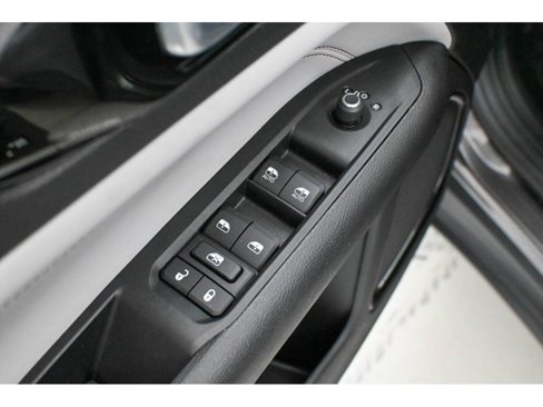 Used 2022 Jeep Compass Limited image 9