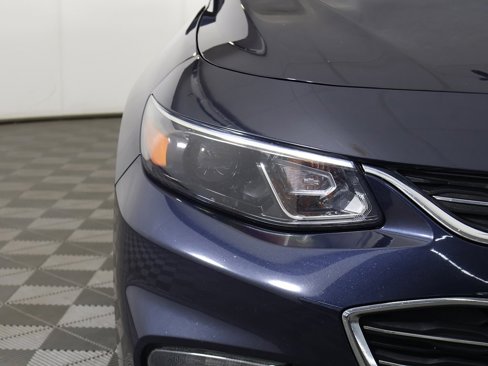 Used 2017 Chevrolet Malibu LT image 10