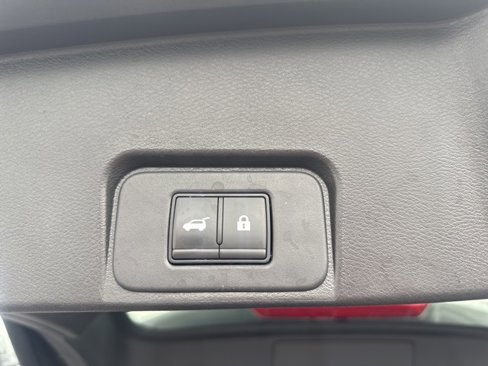 Used 2024 Nissan Rogue SV image 6