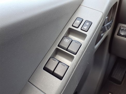 Used 2015 Nissan Frontier SV image 10