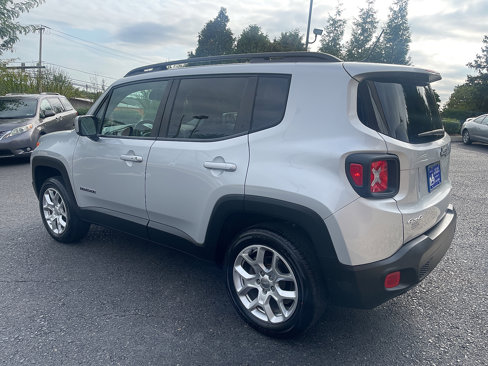 Used 2016 Jeep Renegade Latitude image 10