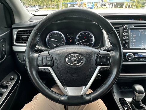 Used 2017 Toyota Highlander Limited Platinum image 63