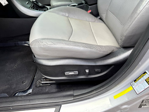 Used 2014 Hyundai Elantra Limited image 11