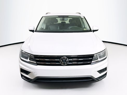 Used 2021 Volkswagen Tiguan SE image 2
