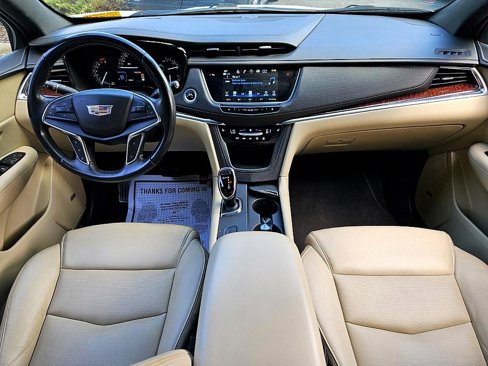 Used 2018 Cadillac XT5 Luxury w/ Driver Awareness Package image 10