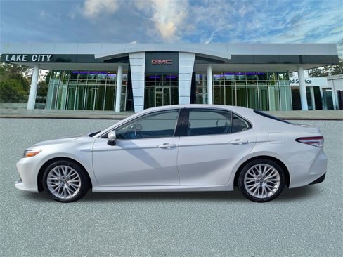 Used 2020 Toyota Camry XLE image 6