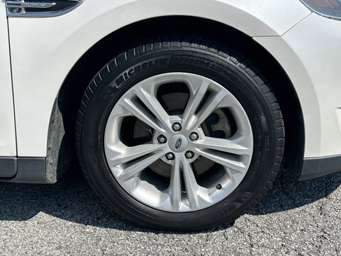 Used 2018 Ford Taurus SEL w/ Equipment Group 201A image 14