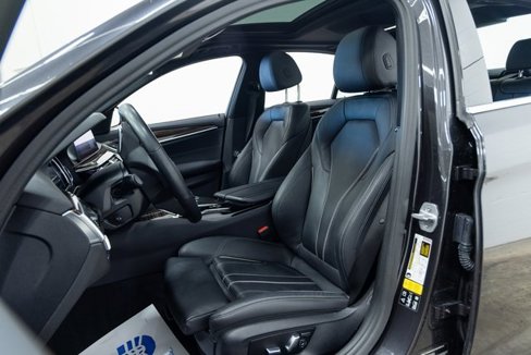 Used 2019 BMW 530i xDrive image 25