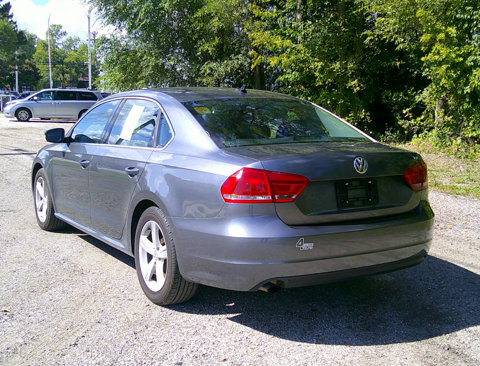 Used 2015 Volkswagen Passat 1.8T Limited Edition image 5