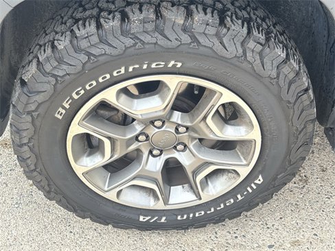 Used 2020 Jeep Cherokee Trailhawk w/ Cold Weather Group image 20