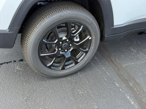 New 2026 Jeep Compass Latitude image 4