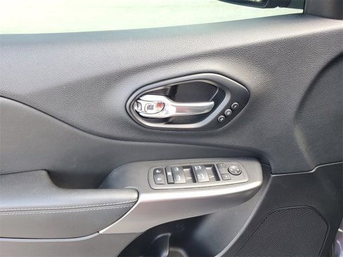 Used 2022 Jeep Cherokee Limited image 23