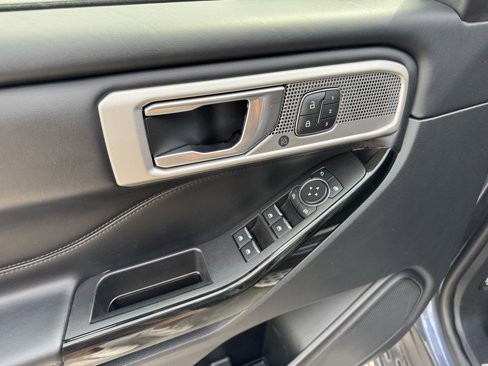 Used 2021 Ford Explorer Platinum w/ Equipment Group 601A image 17