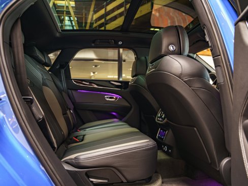 Used 2022 Bentley Bentayga image 24