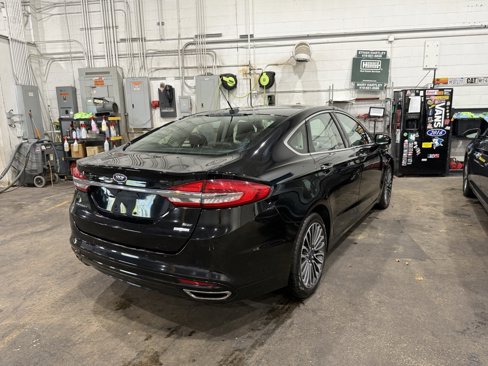 Used 2017 Ford Fusion SE w/ Fusion SE Technology Package image 5
