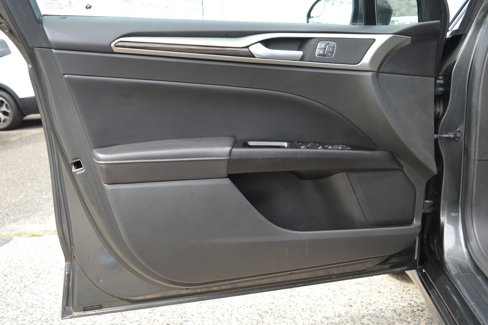 Used 2015 Ford Fusion SE w/ Equipment Group 202A image 26
