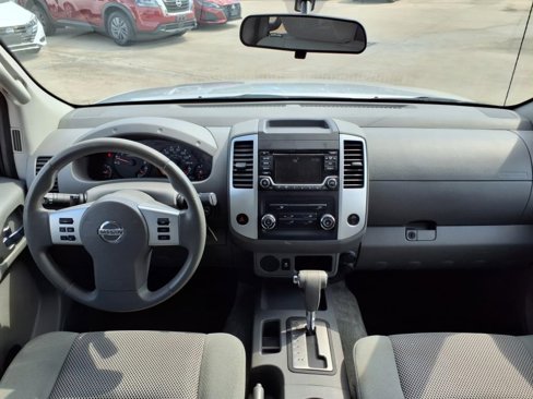 Used 2015 Nissan Frontier SV image 4