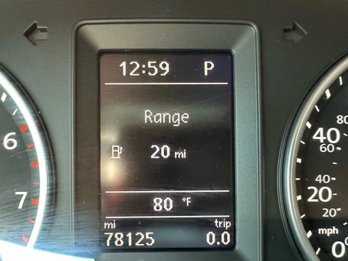 Used 2016 Volkswagen Tiguan SE image 18