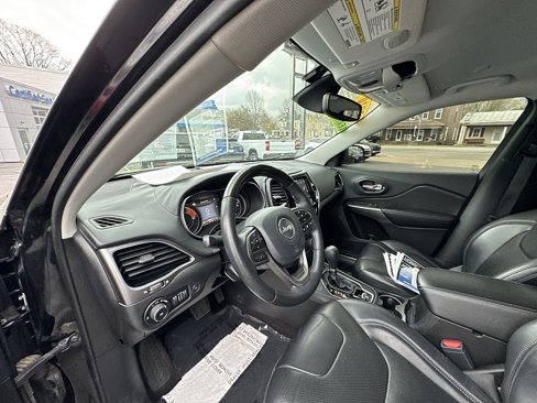 Used 2019 Jeep Cherokee Overland w/ Technology Group image 10