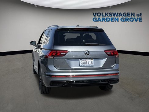 Used 2022 Volkswagen Tiguan SE R-Line image 8