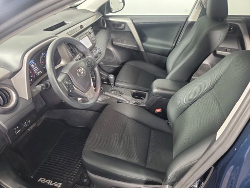 Used 2017 Toyota RAV4 LE image 18