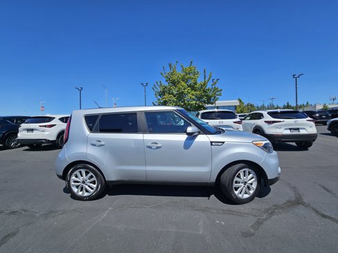Used 2018 Kia Soul + image 5