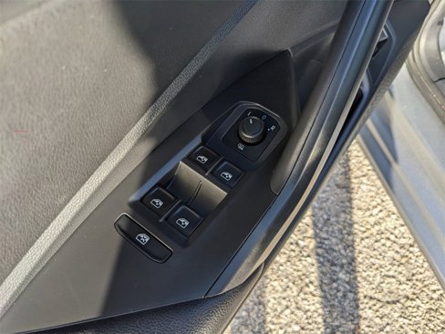 Certified 2020 Volkswagen Jetta SE image 19