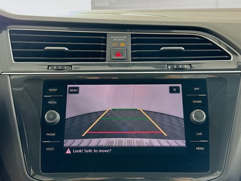 Used 2018 Volkswagen Tiguan SE w/ Panoramic Sunroof Package image 22