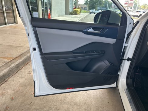 Used 2023 Volkswagen Taos SE image 32