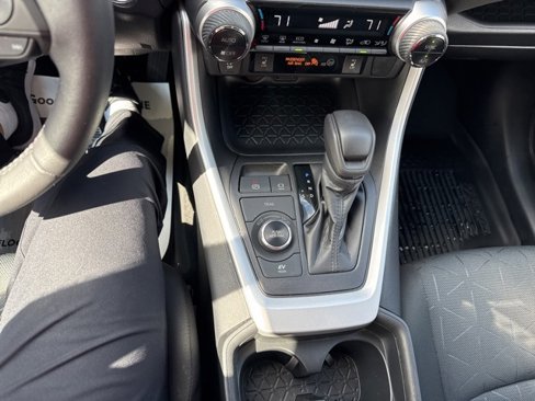 Used 2021 Toyota RAV4 XLE w/ Convenience Package image 19