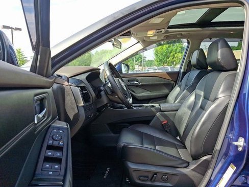 Used 2022 Nissan Rogue SV w/ SV Premium Package image 14