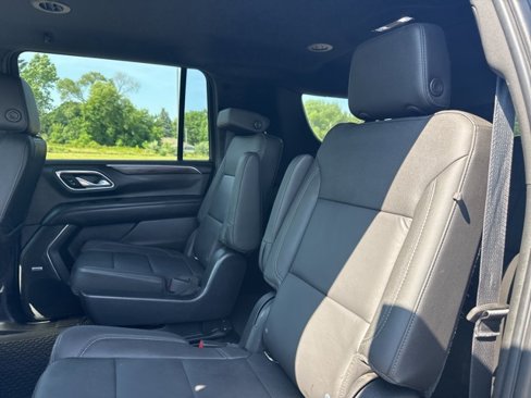 Used 2021 Chevrolet Suburban LT image 12