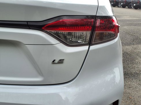 Used 2022 Toyota Corolla LE image 8