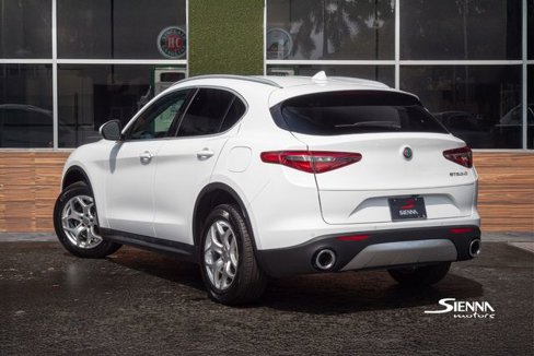 Used 2020 Alfa Romeo Stelvio image 4