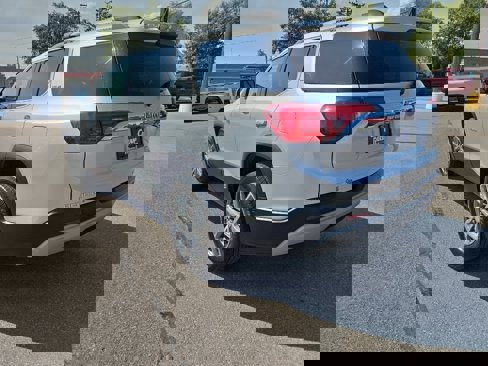 Used 2018 GMC Acadia SLE image 3