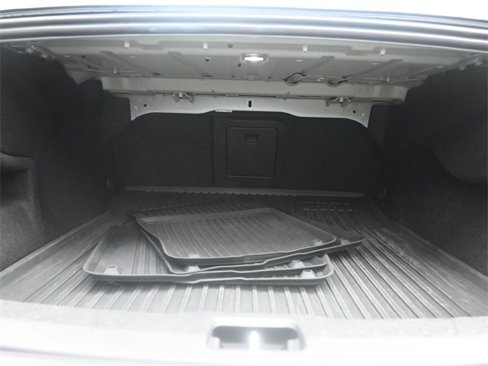 Used 2019 Volvo S90 T6 Momentum image 31