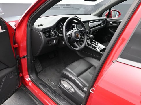 Used 2025 Porsche Macan image 4