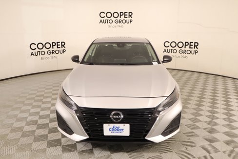 Used 2024 Nissan Altima 2.5 SV image 8