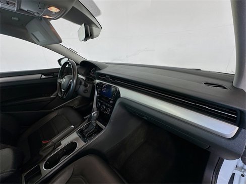 Used 2020 Volkswagen Passat 2.0T SE image 27