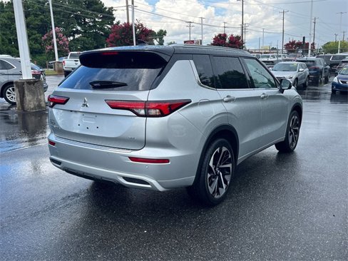 Used 2024 Mitsubishi Outlander SEL image 3