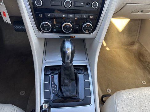 Used 2012 Volkswagen Passat TDI SE image 22