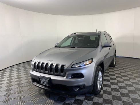 Used 2017 Jeep Cherokee Latitude w/ Safety/Convenience Group image 5