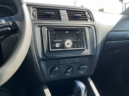 Used 2015 Volkswagen Jetta S image 16