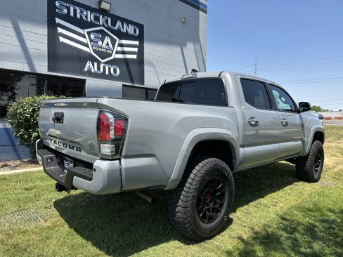 Used 2020 Toyota Tacoma Limited image 8