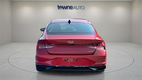 Used 2022 Hyundai Elantra Limited image 6