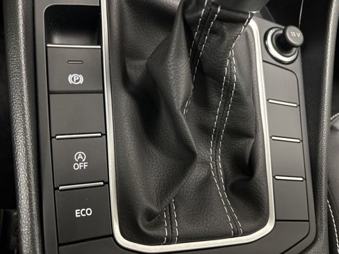 Used 2025 Volkswagen Jetta SE image 39