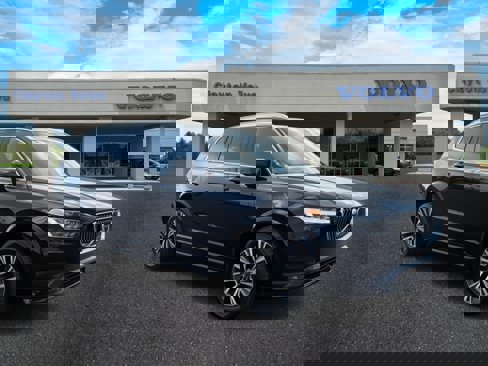 Certified 2021 Volvo XC90 T6 Momentum w/ Climate Package image 1