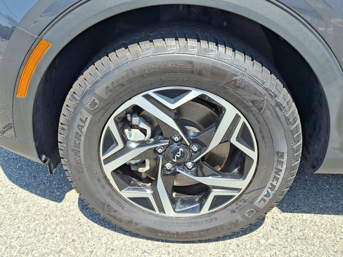 Used 2023 Kia Sportage LX image 8
