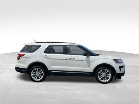 Used 2019 Ford Explorer XLT w/ Equipment Group 202A image 6
