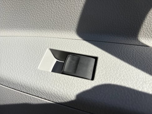 Used 2013 Toyota Highlander Limited image 35